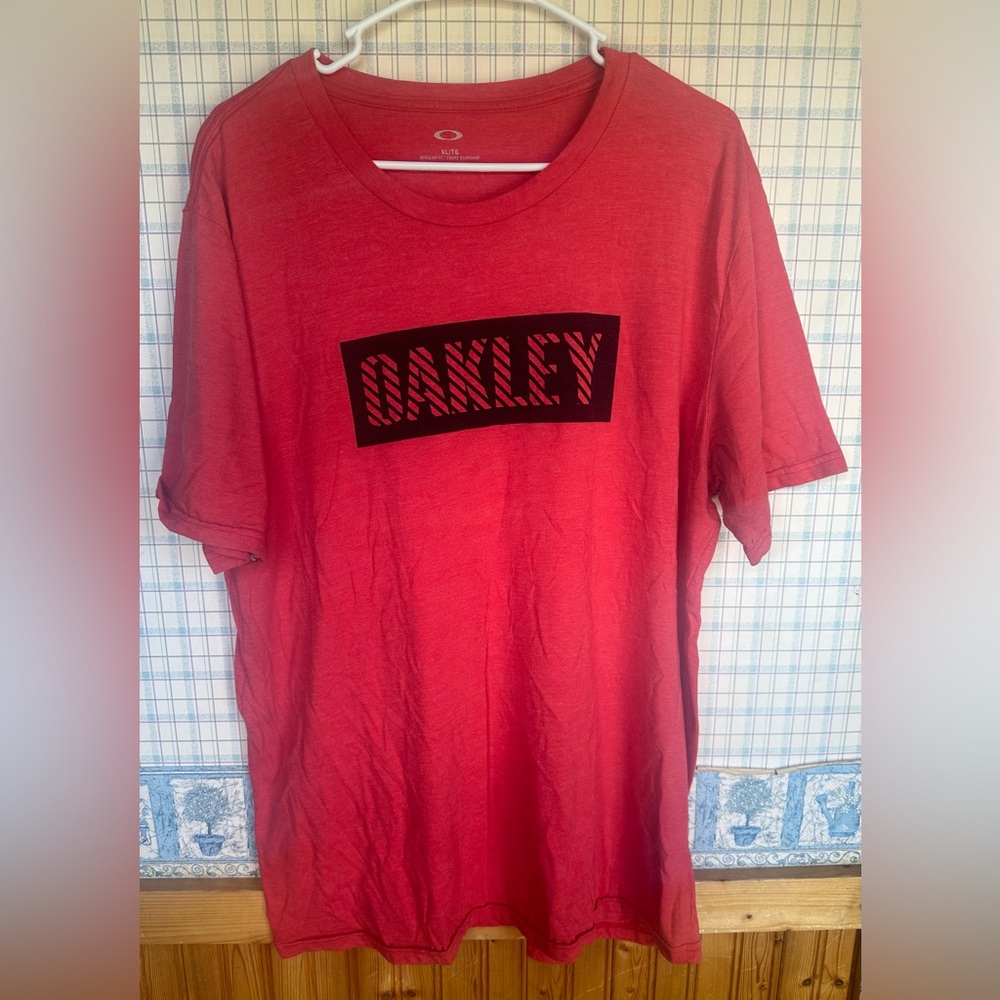 Men’s Oakley Tshirt